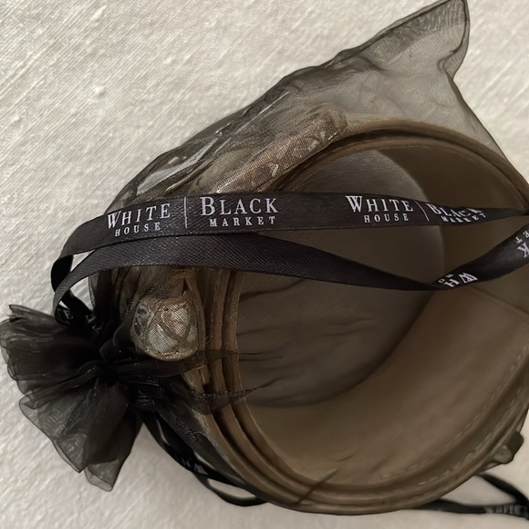 White House Black Market New Shiny Ladies Belt Size XS - Picture 6 of 7